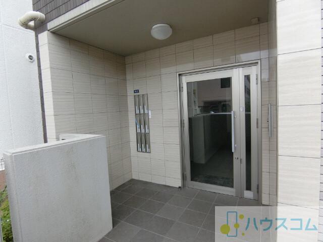 27/30 エントランス