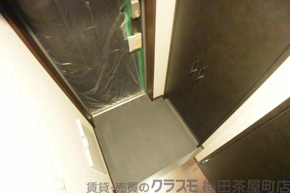 16/30 玄関