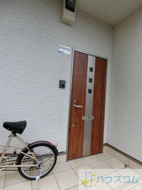 22/27 エントランス
