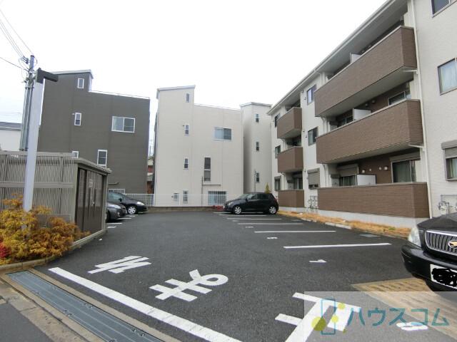 23/27 駐車場