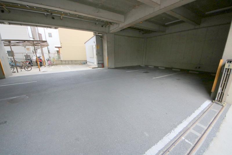 28/30 駐車場
