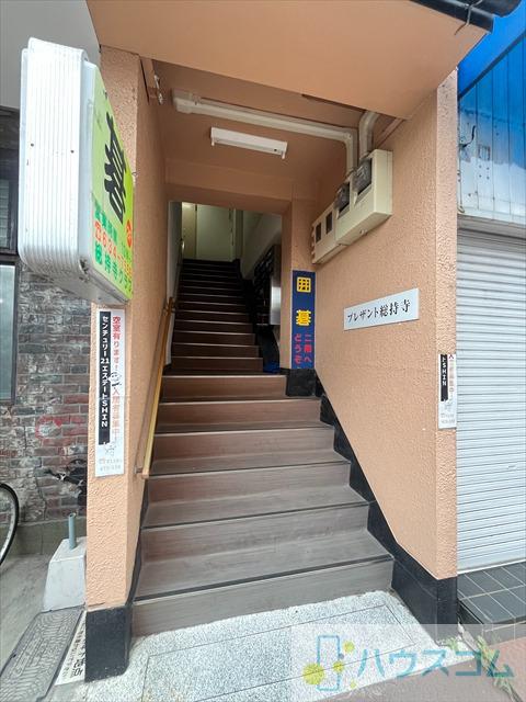 28/30 エントランス