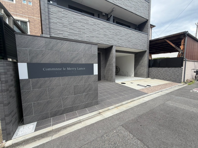 2/4 エントランス
