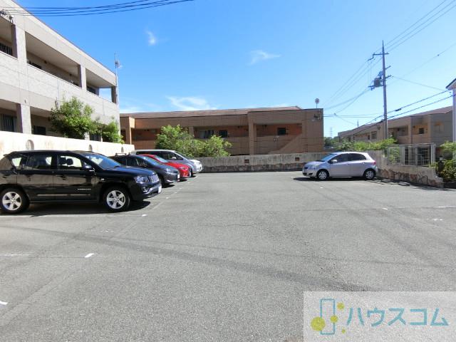 27/30 駐車場
