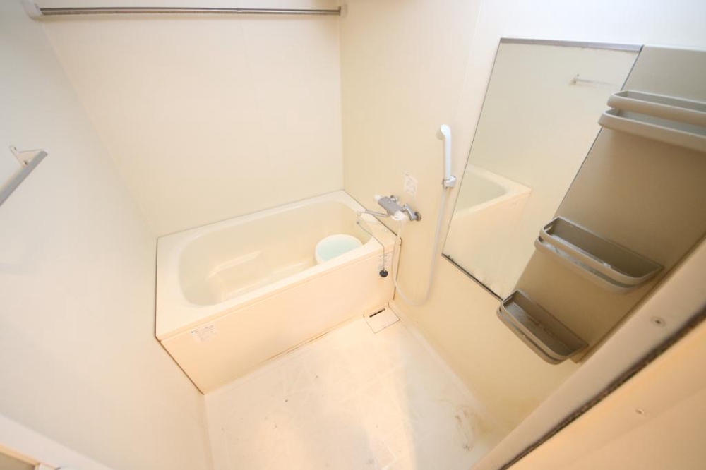 13/30 浴室