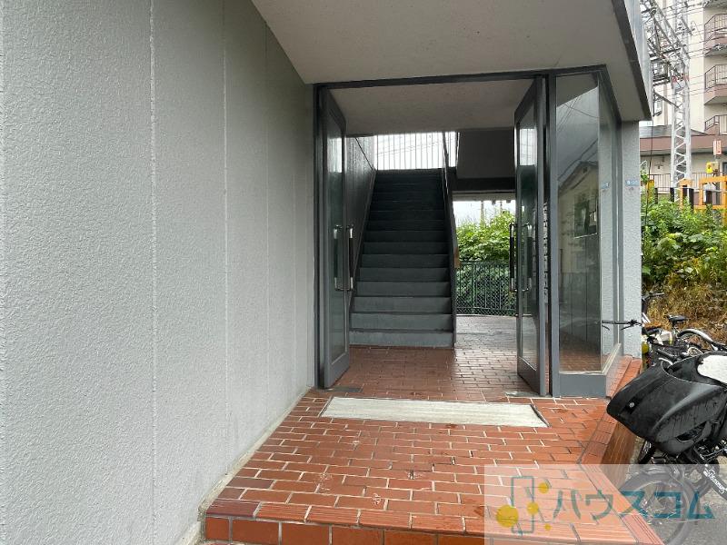 26/30 エントランス