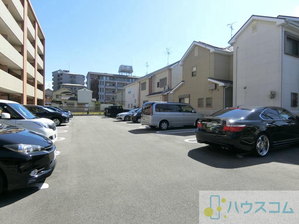 28/30 駐車場