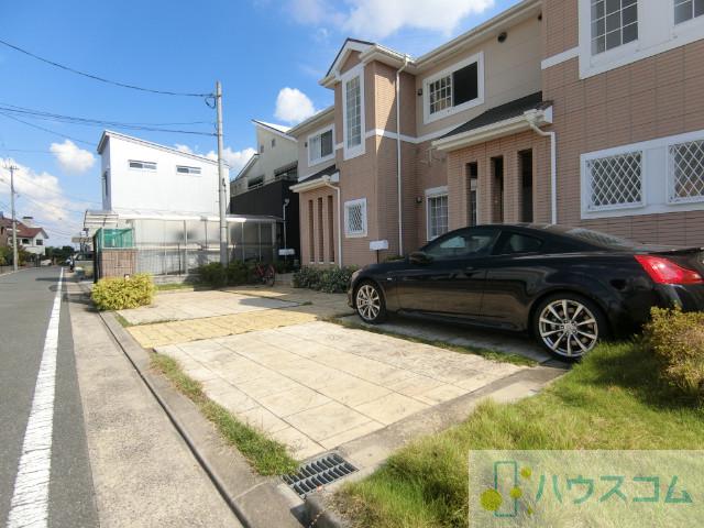 27/30 駐車場