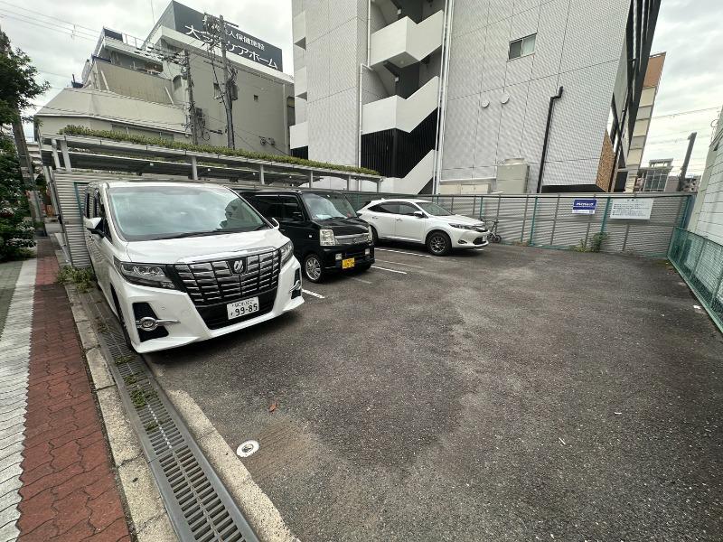 27/30 駐車場