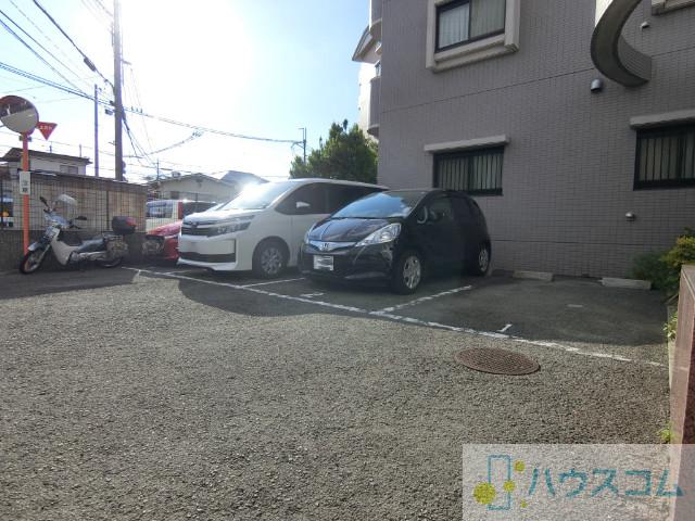 27/30 駐車場