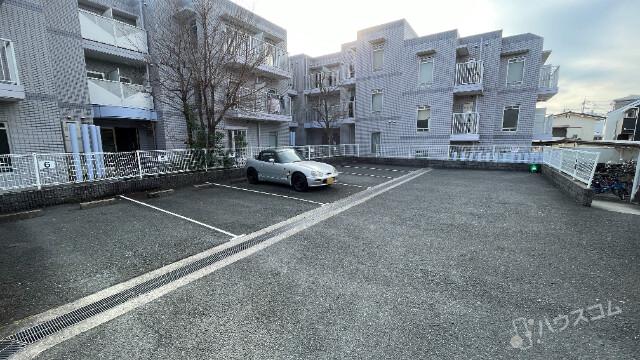 28/30 駐車場