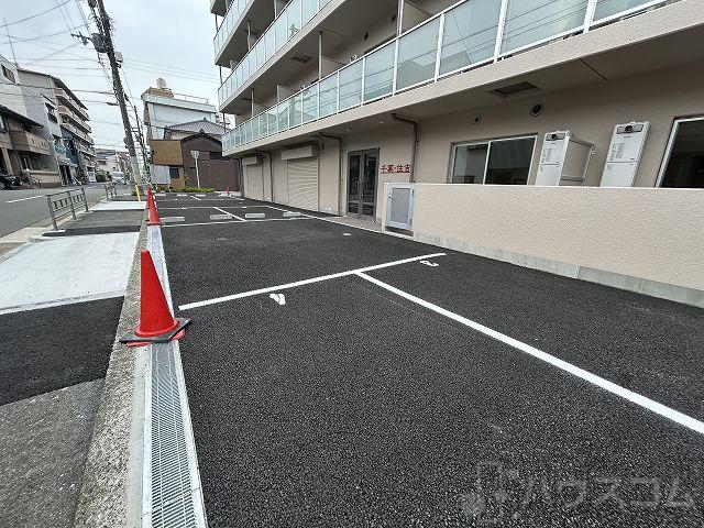 28/30 駐車場