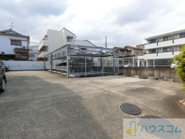 23/30 駐車場