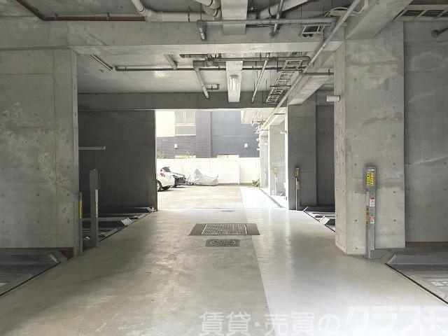 23/30 駐車場