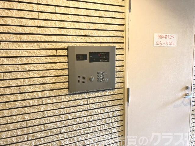 21/30 エントランス