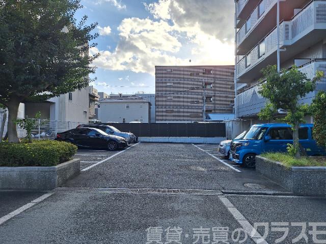 22/27 駐車場