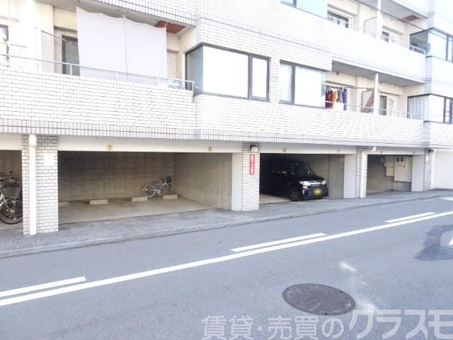 21/28 駐車場