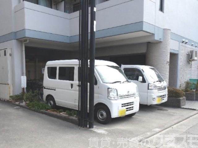 22/28 駐車場