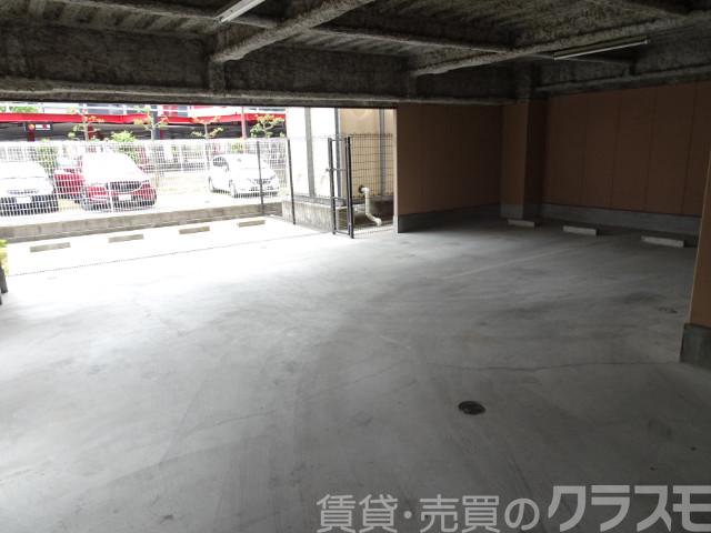 23/30 駐車場