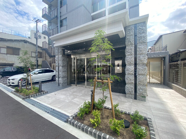 23/30 エントランス