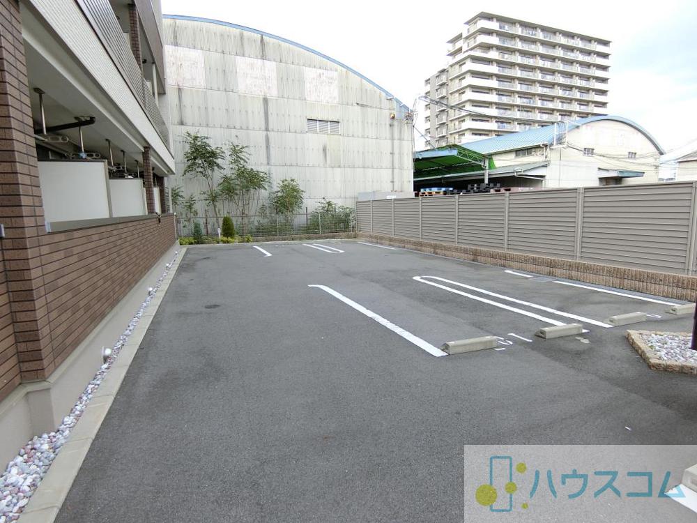 27/30 駐車場