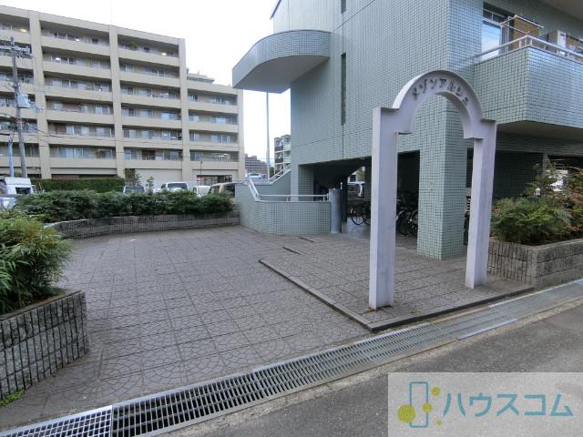 27/30 エントランス