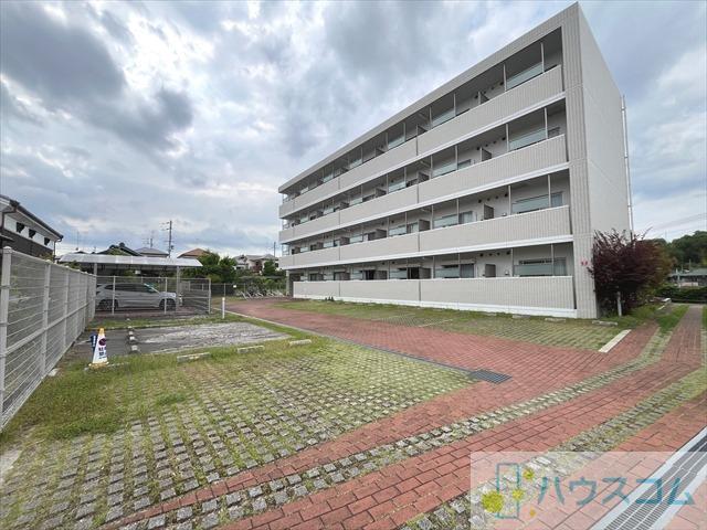 27/30 駐車場