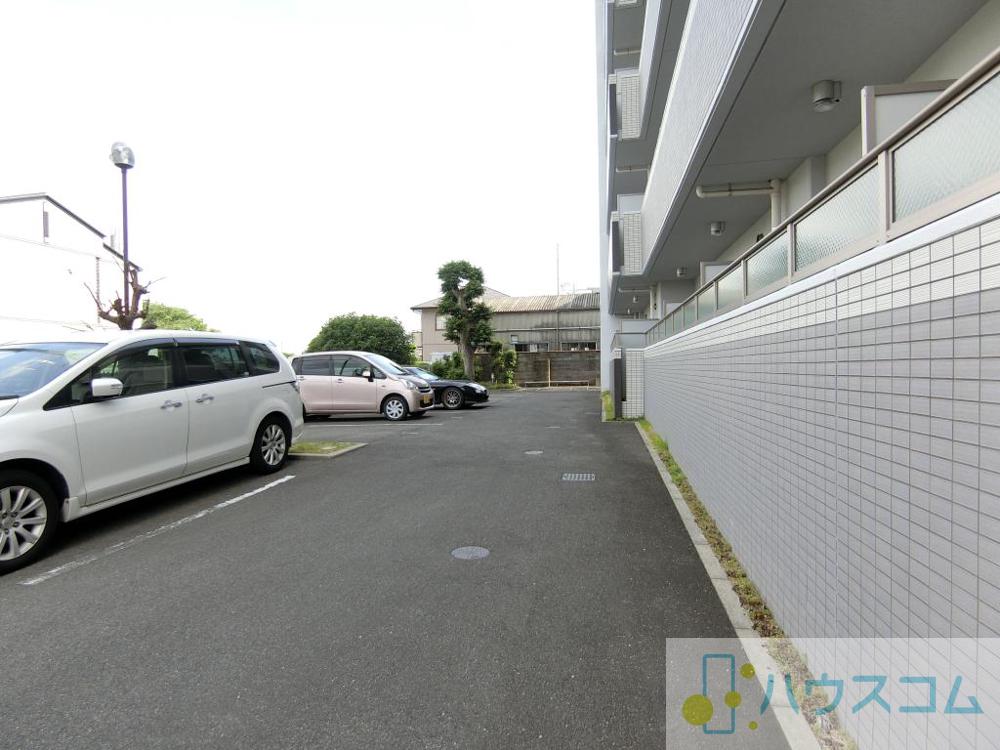 27/30 駐車場