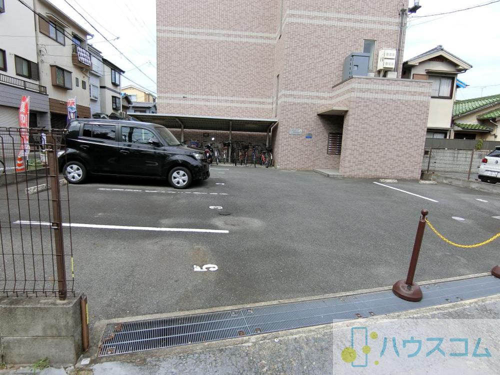 27/30 駐車場