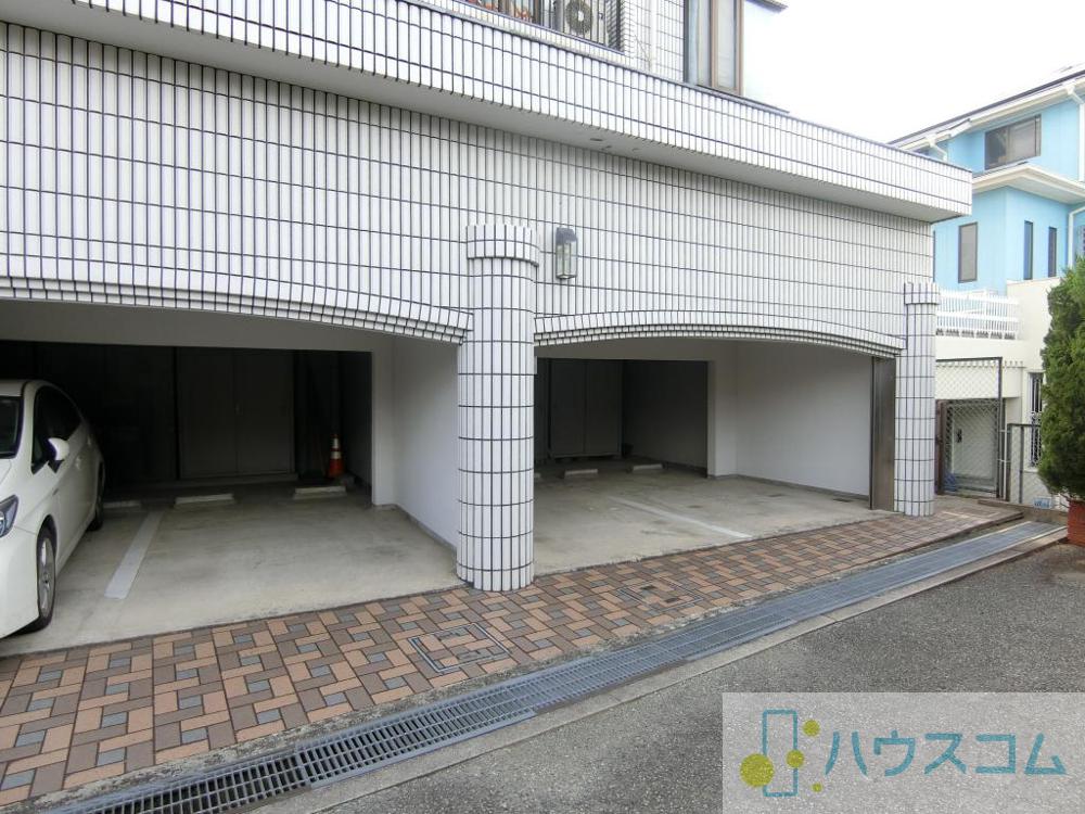 27/30 駐車場