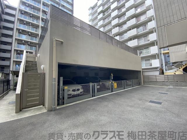 27/30 駐車場