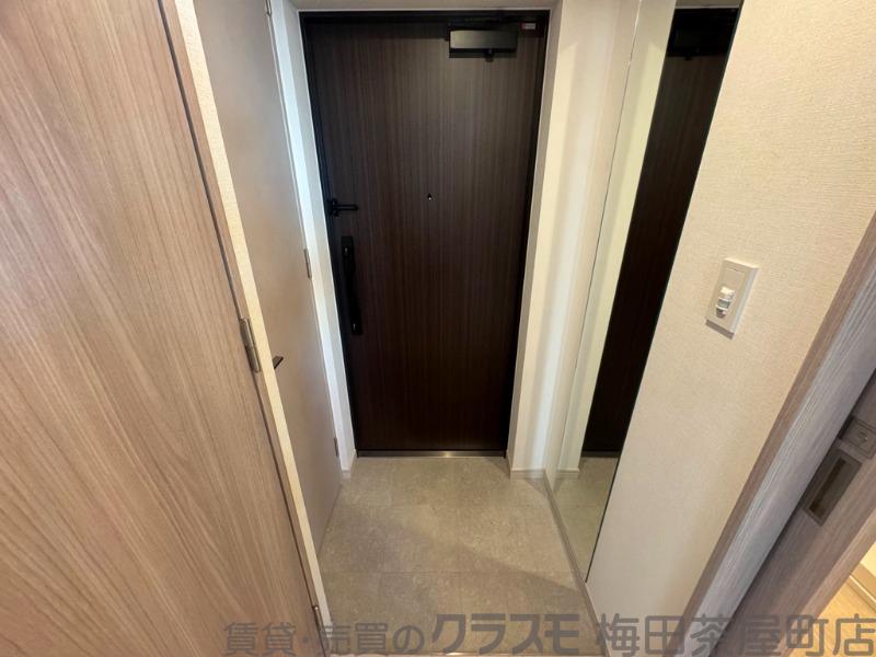 16/30 玄関