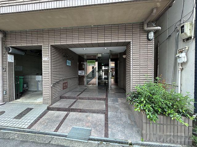 26/30 エントランス