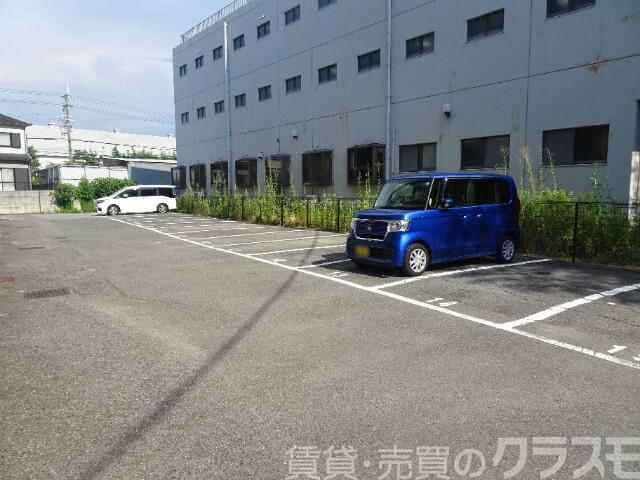 21/28 駐車場