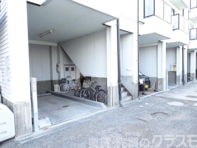 20/30 駐車場