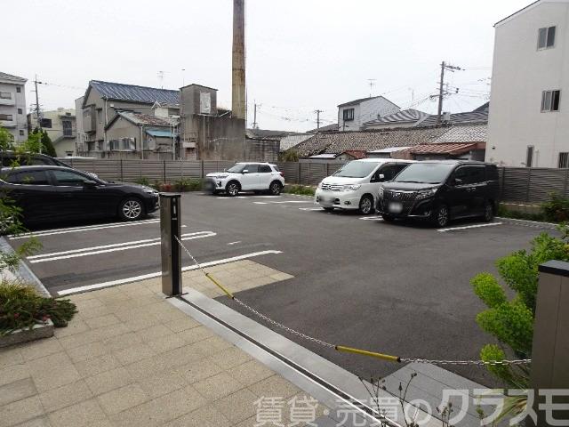 23/30 駐車場