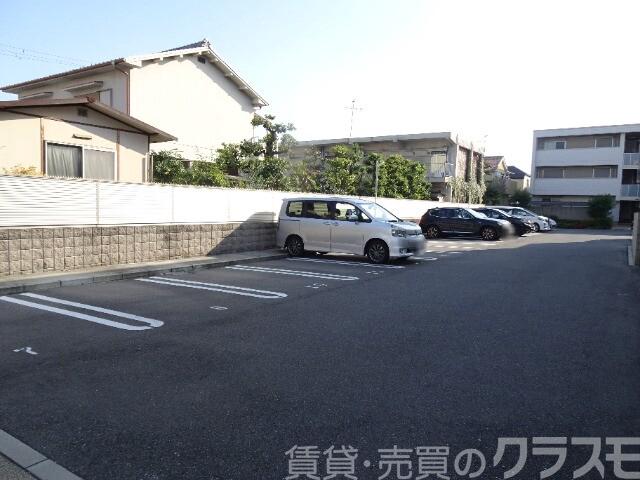 22/27 駐車場