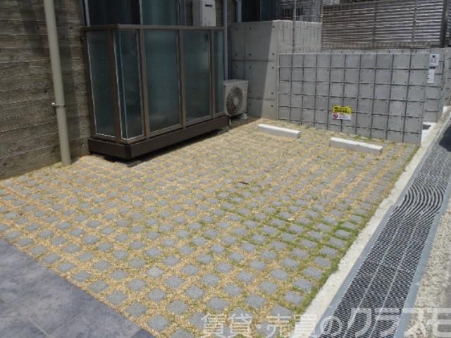 22/27 駐車場