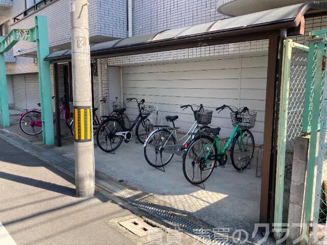 18/23 エントランス