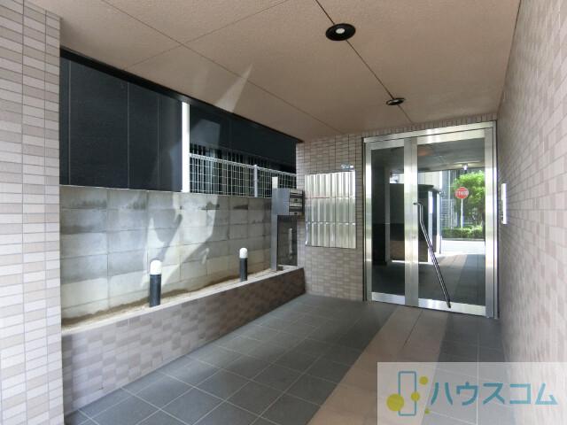27/30 エントランス