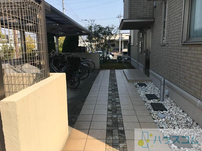 26/30 エントランス