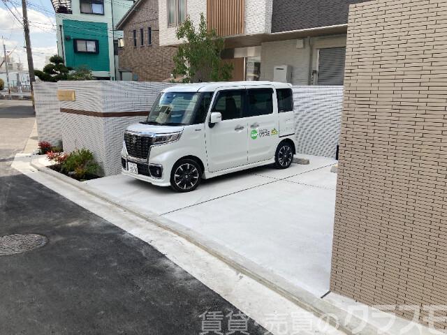 23/30 駐車場