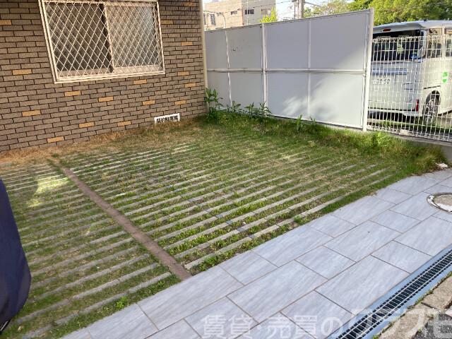 22/28 駐車場