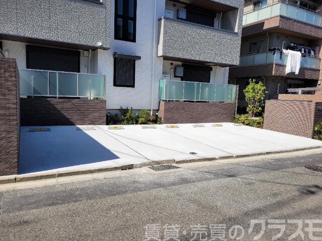 23/30 駐車場
