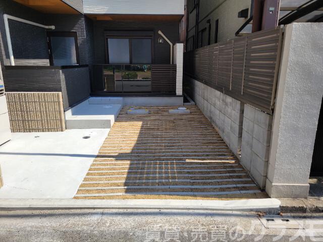 22/28 駐車場
