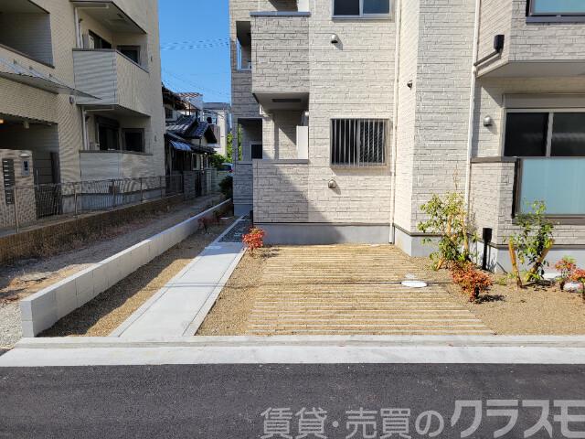 22/28 駐車場