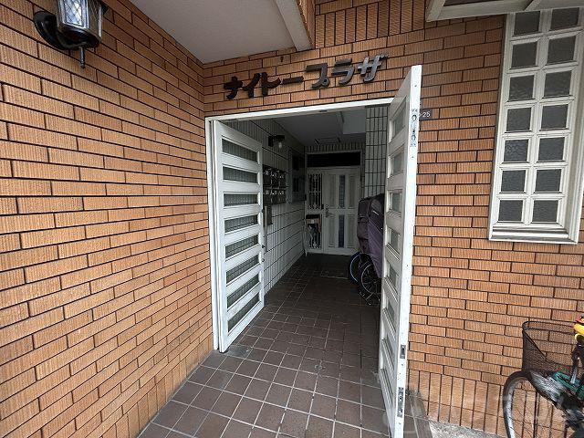 24/30 エントランス