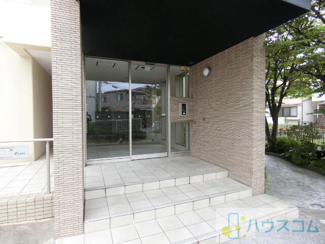 22/28 エントランス