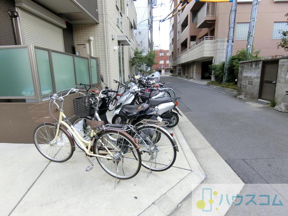 27/30 駐車場