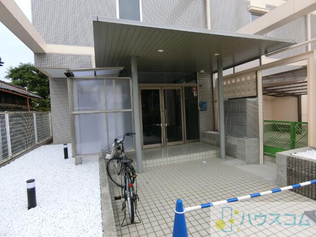 26/30 エントランス